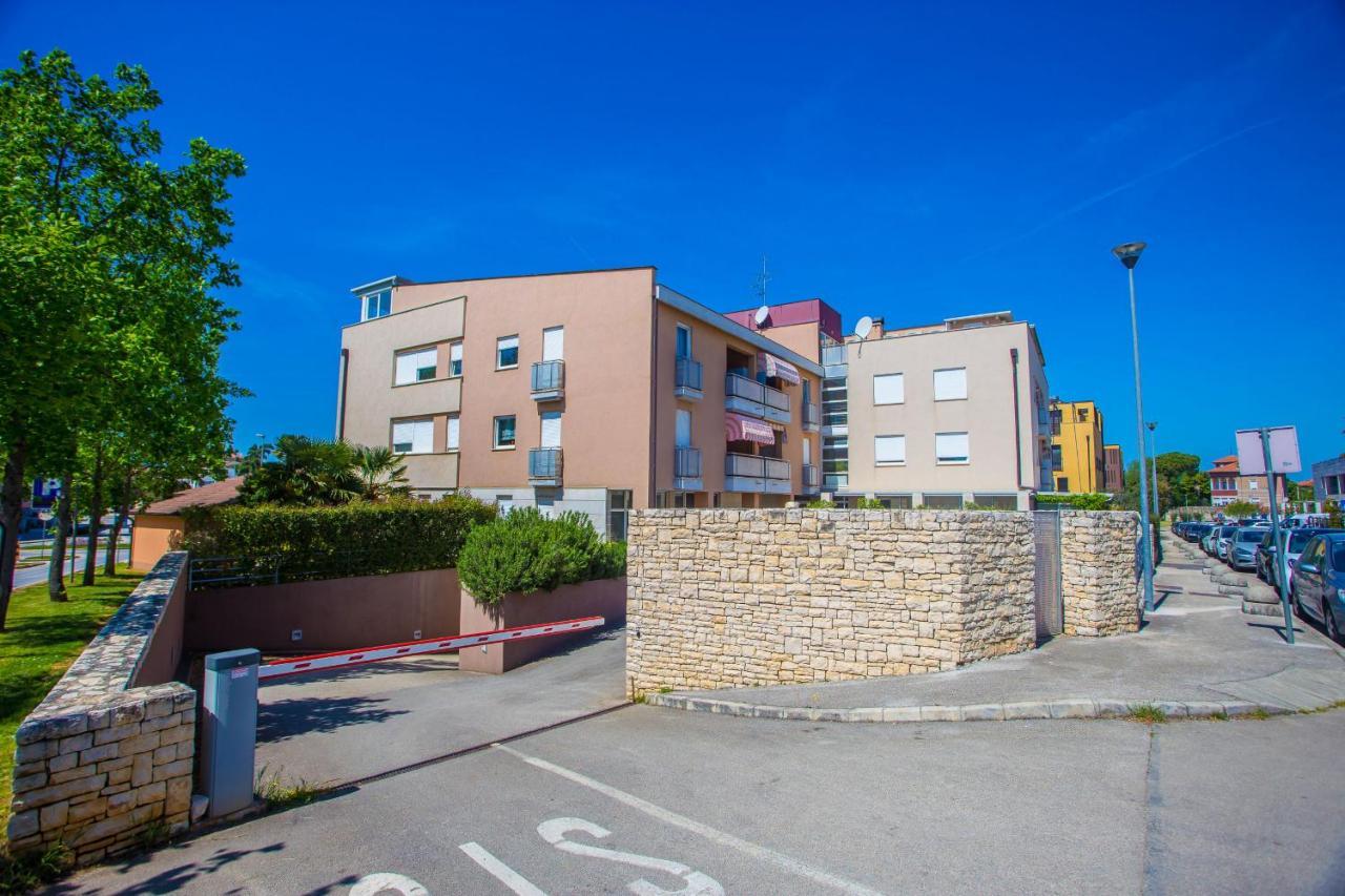 Apartment Dora Near Sea And Center With Private Garage Poreč Eksteriør billede