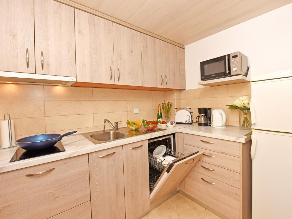 Apartment Dora Near Sea And Center With Private Garage Poreč Eksteriør billede
