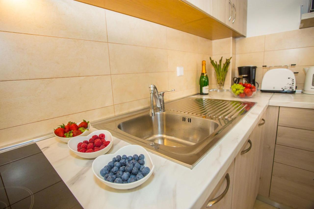 Apartment Dora Near Sea And Center With Private Garage Poreč Eksteriør billede