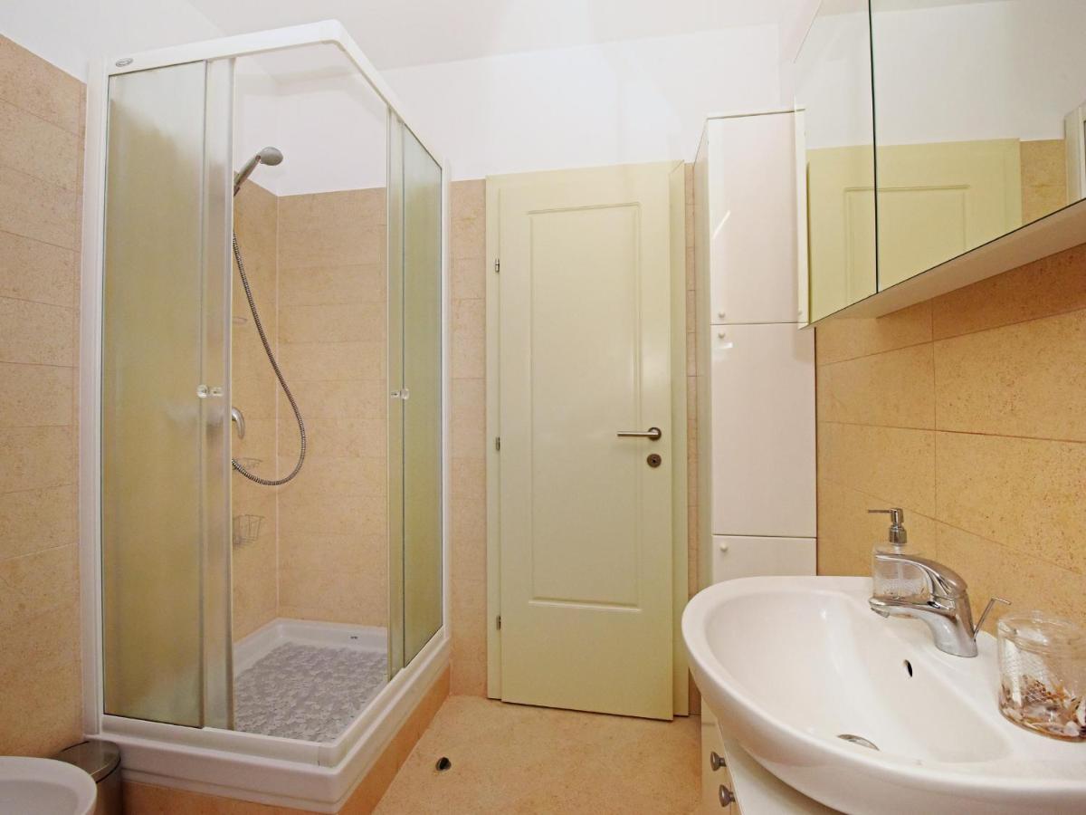 Apartment Dora Near Sea And Center With Private Garage Poreč Eksteriør billede